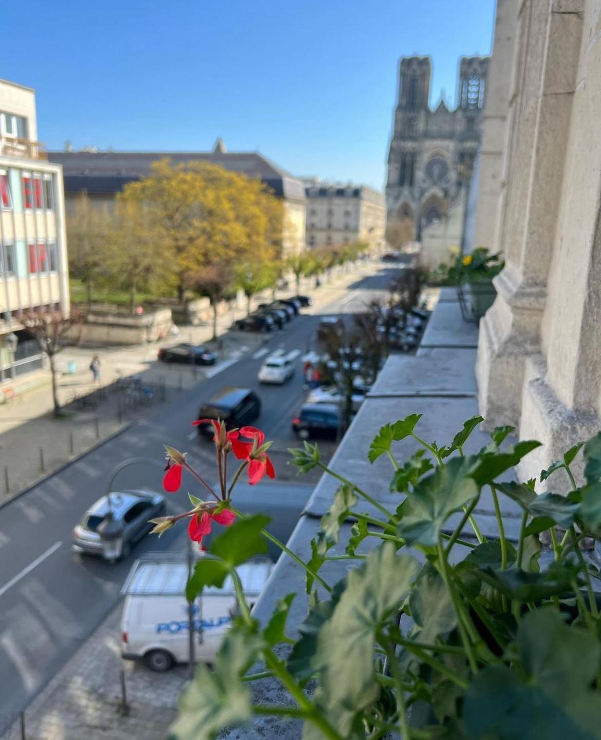 La Demeure Des Sacres - Cathedrale Reims Exterior foto