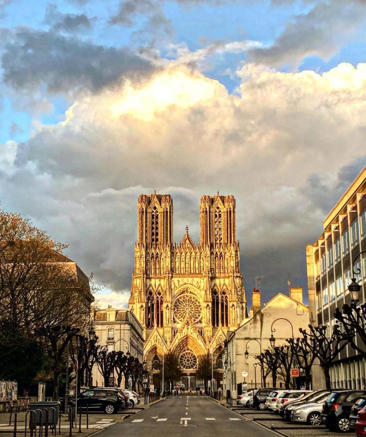 La Demeure Des Sacres - Cathedrale Reims Exterior foto